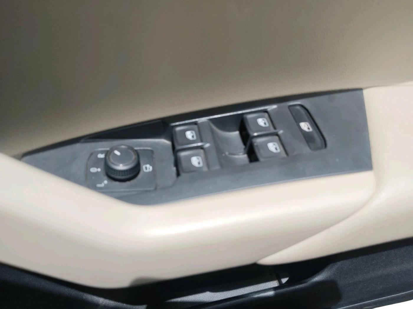 2024 Volkswagen VIRTUS TOPLINE TSI 1.0 AT, Petrol, Automatic, 19,767 km, interior