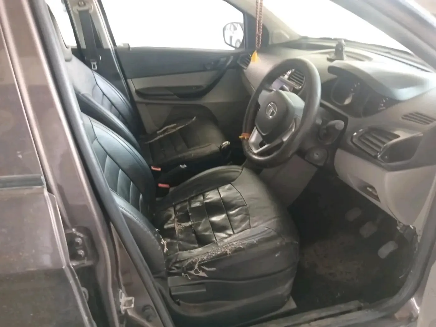 2017 Tata Tiago XT DIESEL, Diesel, Manual, 80,273 km, interior