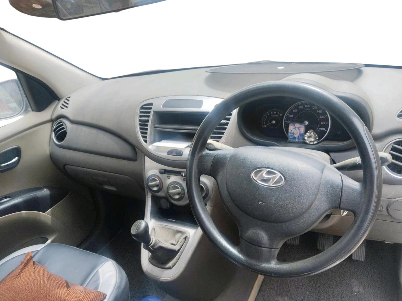 2011 Hyundai i10 MAGNA 1.1, Petrol, Manual, 57,861 km, interior