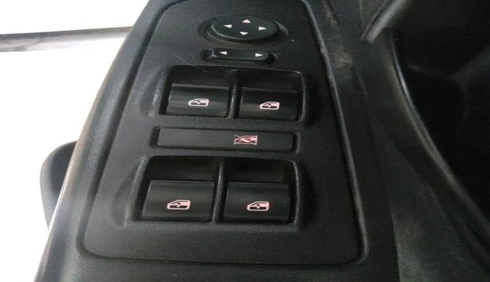 2015 Fiat Avventura ACTIVE MULTIJET 1.3, Diesel, Manual, 1,74,402 km, interior