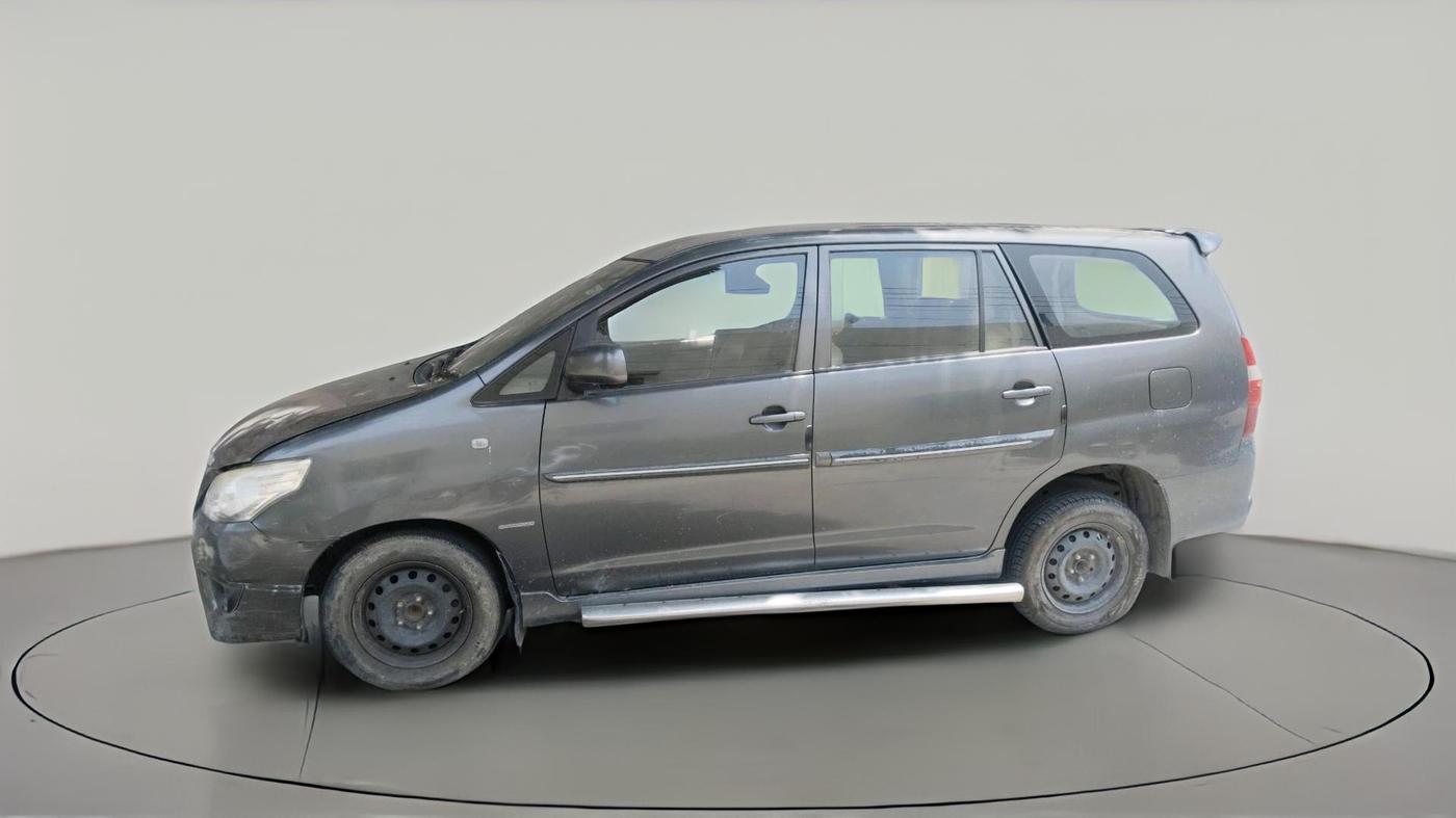 2012 Toyota Innova GX 2.5 8 STR, Diesel, Manual, 1,22,293 km, exterior