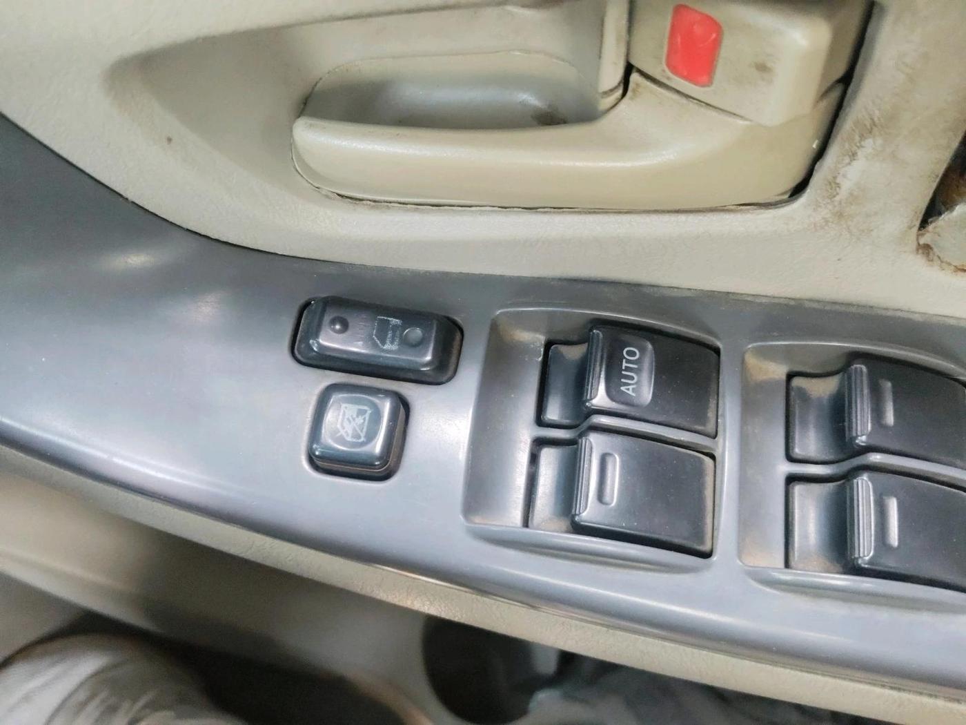 2012 Toyota Innova GX 2.5 8 STR, Diesel, Manual, 1,22,293 km, interior