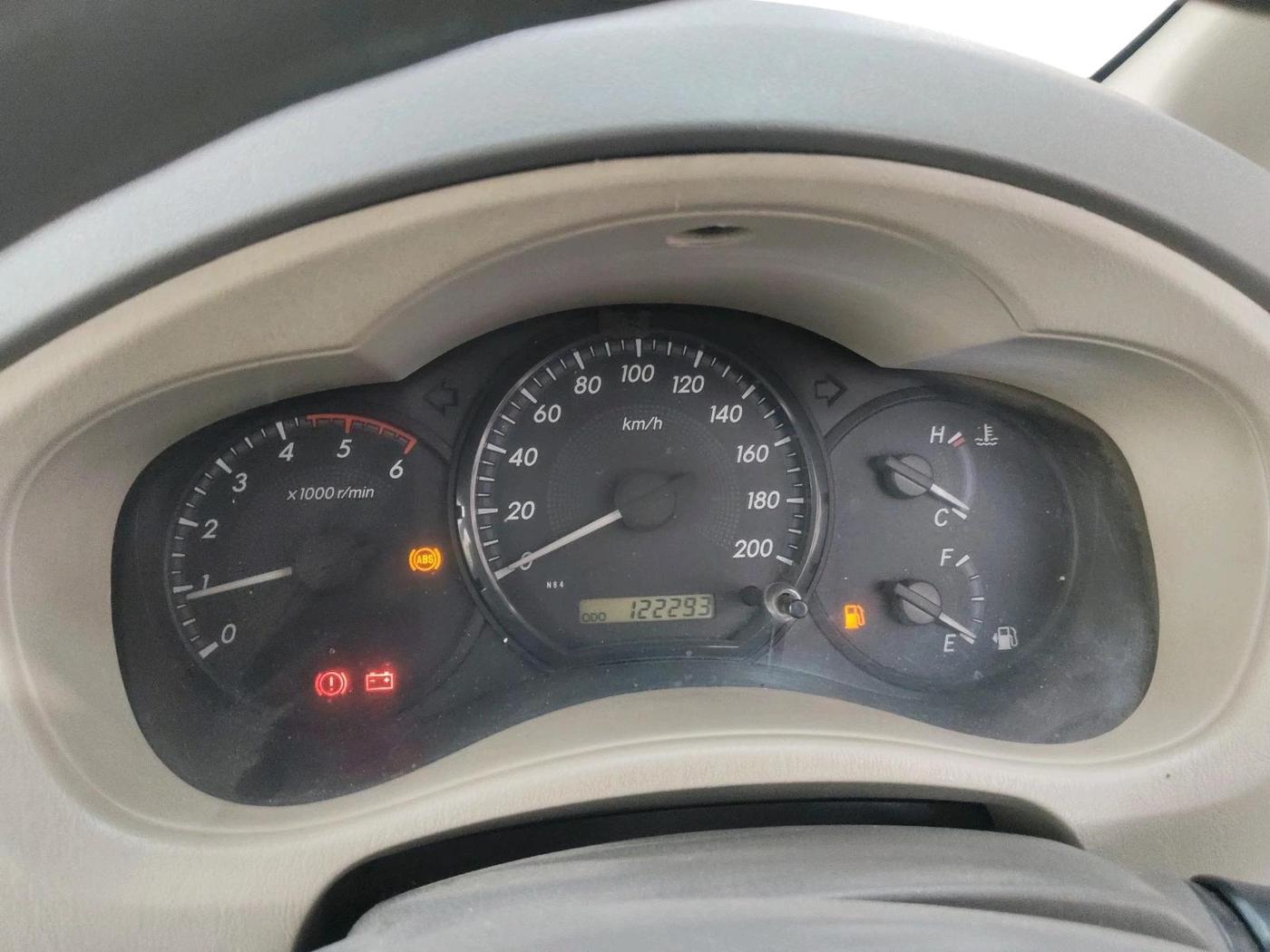 2012 Toyota Innova GX 2.5 8 STR, Diesel, Manual, 1,22,293 km, interior
