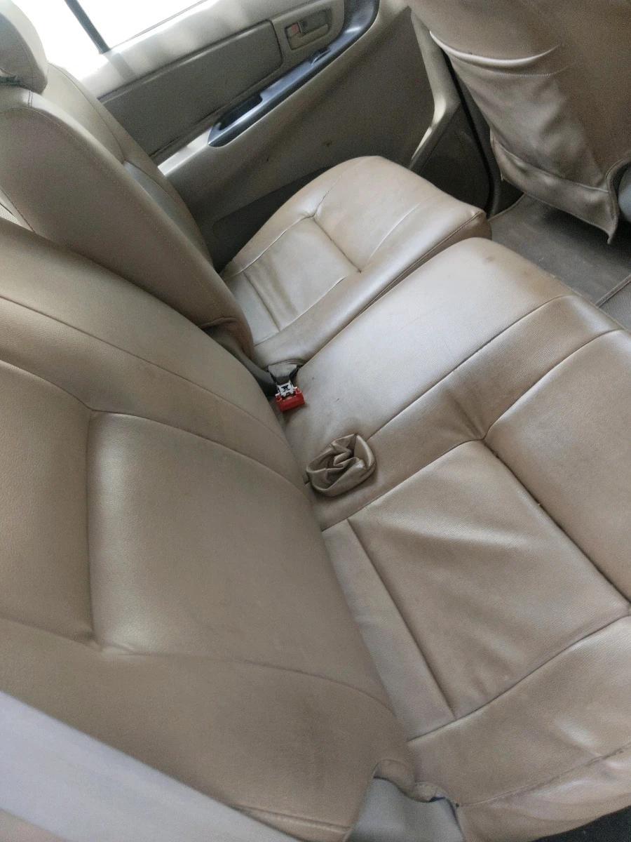 2012 Toyota Innova GX 2.5 8 STR, Diesel, Manual, 1,22,293 km, interior