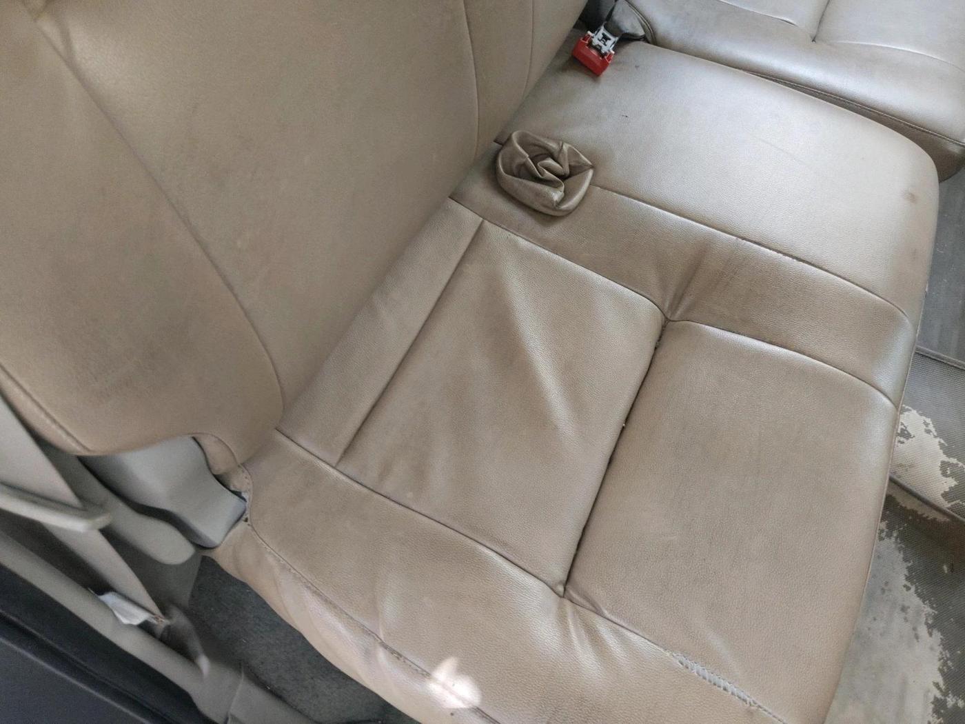 2012 Toyota Innova GX 2.5 8 STR, Diesel, Manual, 1,22,293 km, interior