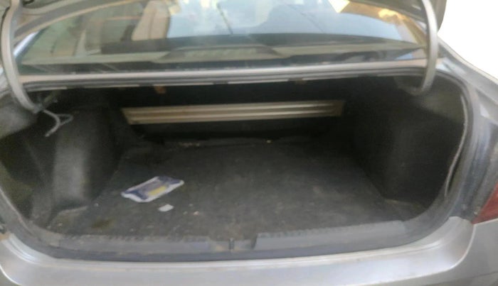 2013 Skoda Rapid AMBITION 1.6 TDI CR MT, Diesel, Manual, 1,30,357 km, exterior