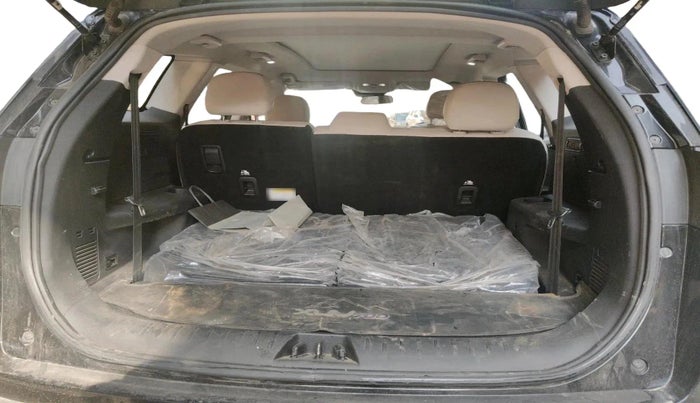 2024 Mahindra XUV700 AX 7 D AT 7 STR, Diesel, Automatic, 16,457 km, exterior