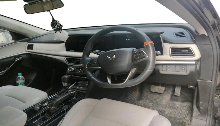 2024 Mahindra XUV700 AX 7 D AT 7 STR, Diesel, Automatic, 16,457 km, interior