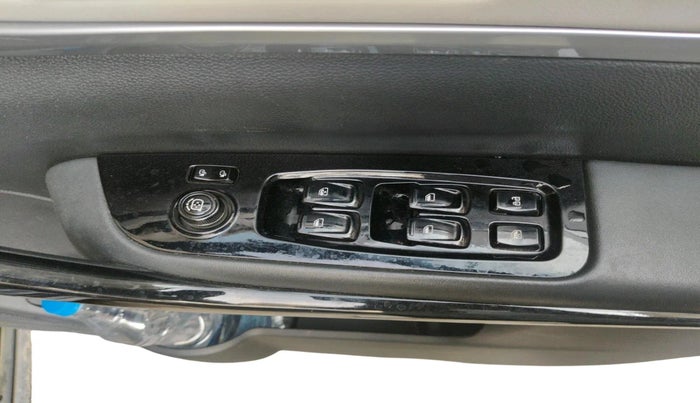 2024 Mahindra XUV700 AX 7 D AT 7 STR, Diesel, Automatic, 16,457 km, interior