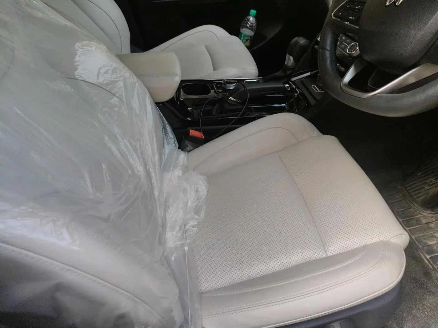 2024 Mahindra XUV700 AX 7 D AT 7 STR, Diesel, Automatic, 16,457 km, interior