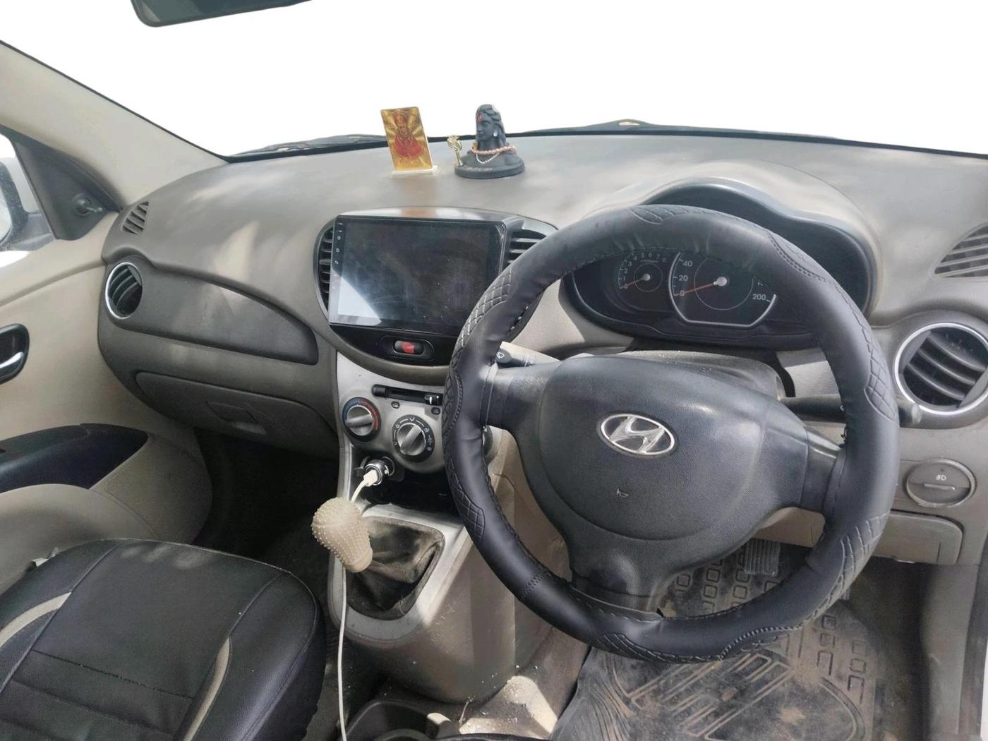 2015 Hyundai i10 SPORTZ 1.1, Petrol, Manual, 84,322 km, interior