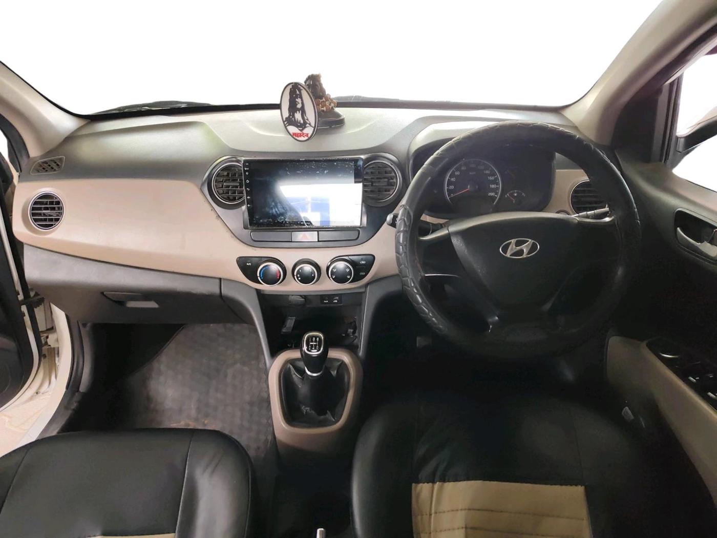 2014 Hyundai Grand i10 SPORTZ 1.2 KAPPA VTVT, CNG, Manual, 1,06,000 km, interior