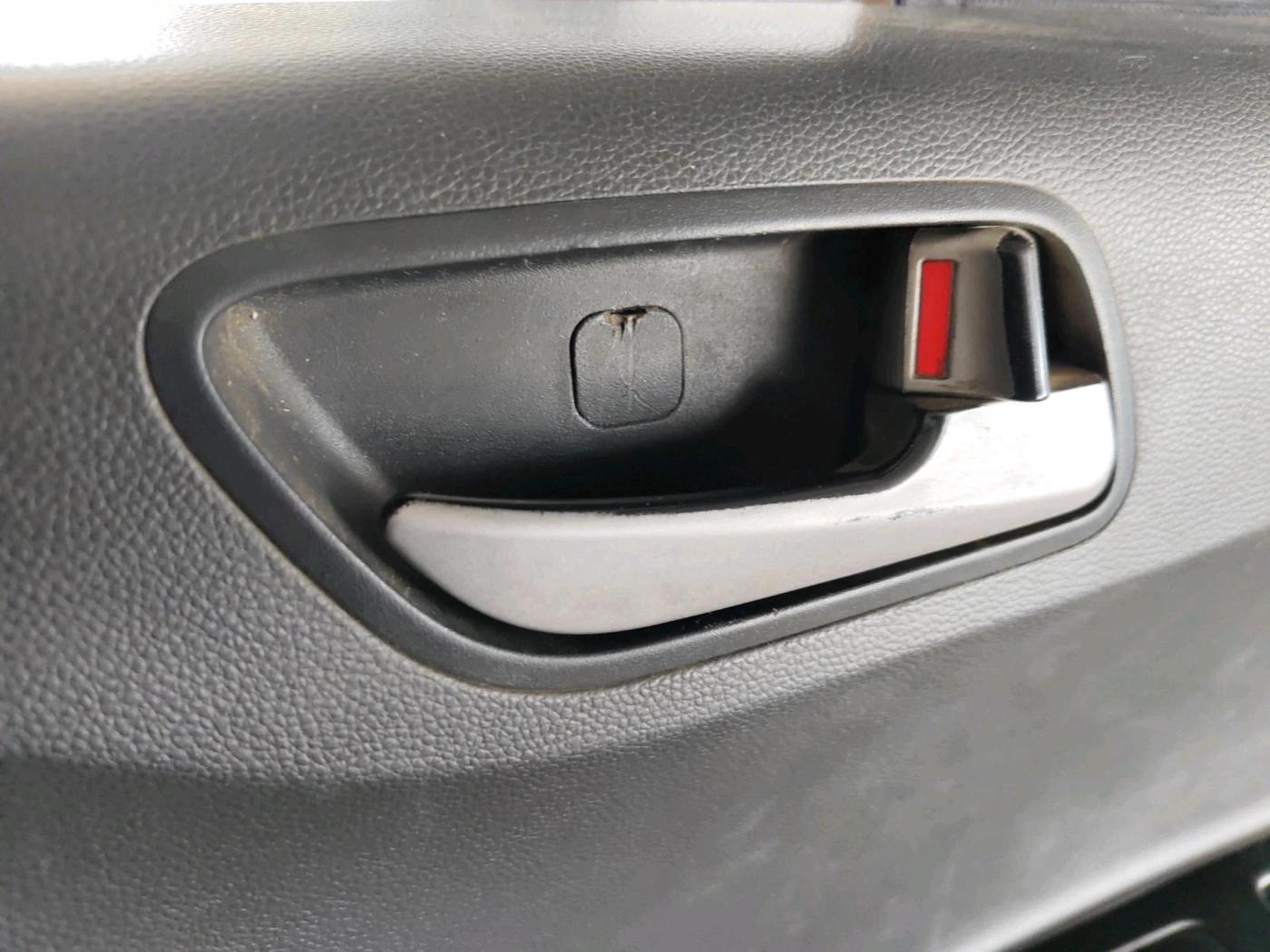 2014 Hyundai Grand i10 SPORTZ 1.2 KAPPA VTVT, CNG, Manual, 1,06,000 km, interior