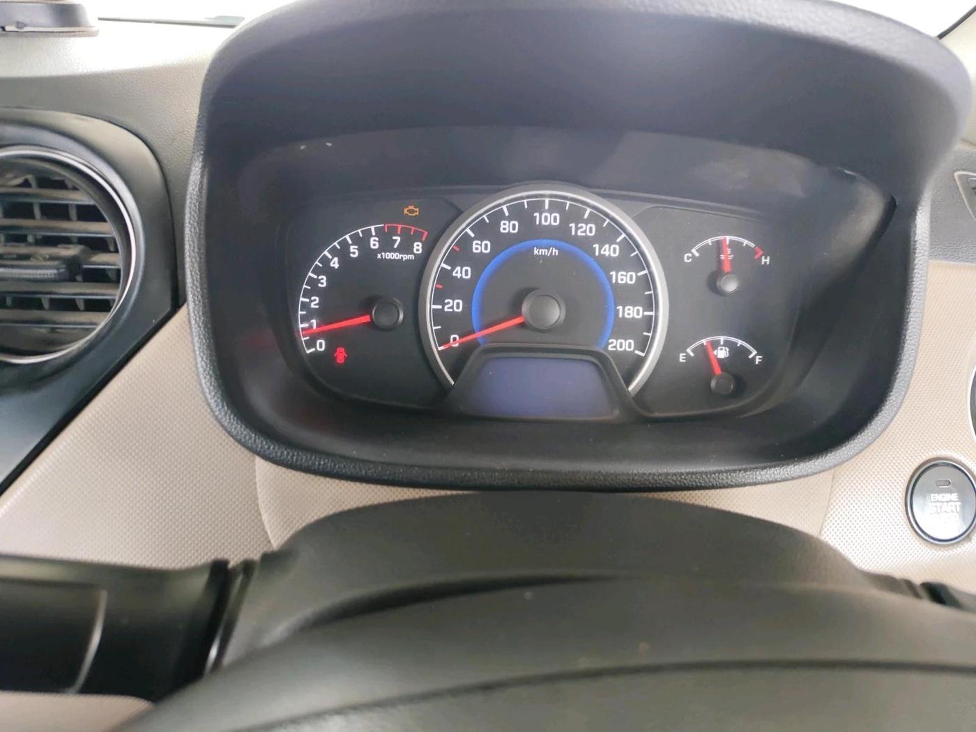 2014 Hyundai Grand i10 SPORTZ 1.2 KAPPA VTVT, CNG, Manual, 1,06,000 km, interior