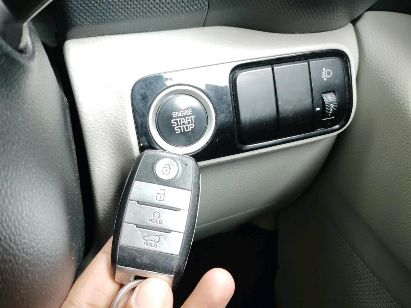 2021 KIA SONET HTX 1.0 IMT, Petrol, Manual, 70,165 km, interior