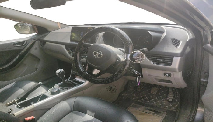 2018 Tata NEXON XM PETROL, CNG, Manual, 1,33,640 km, interior