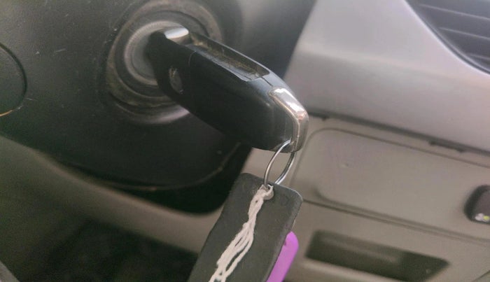 2018 Tata NEXON XM PETROL, CNG, Manual, 1,33,640 km, interior