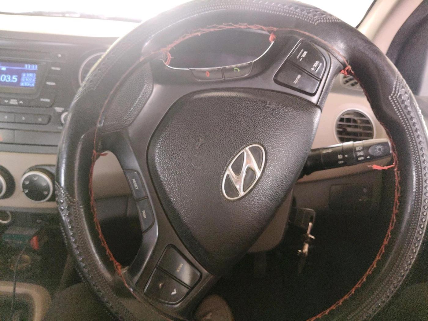 2015 Hyundai Grand i10 SPORTZ 1.1 CRDI, Diesel, Manual, 1,67,401 km, interior