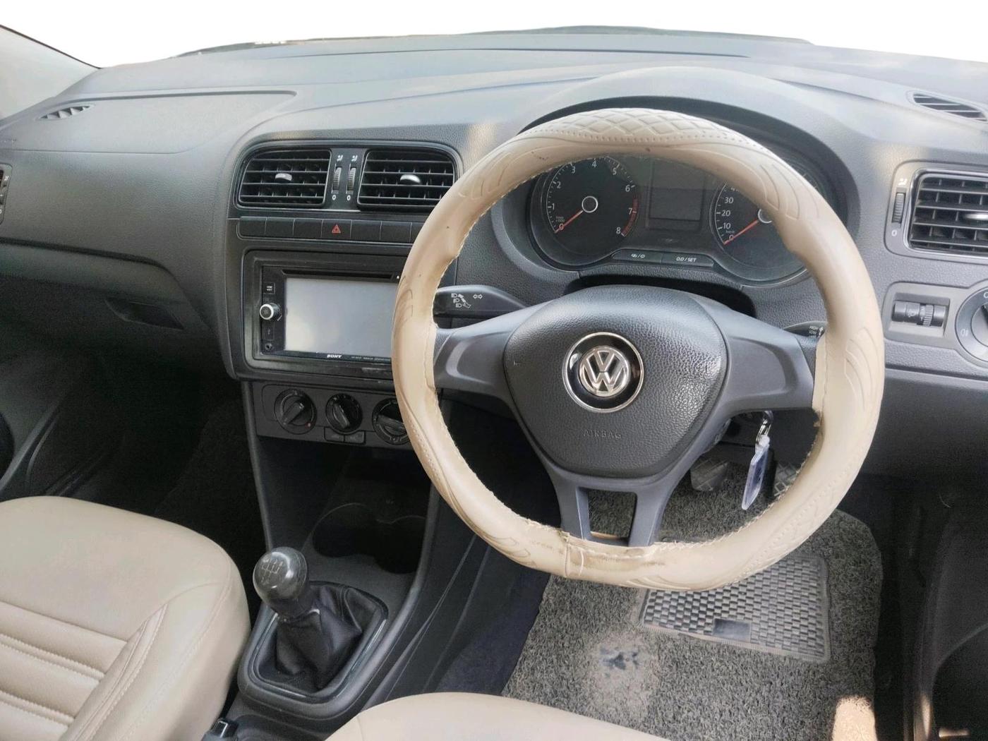 2018 Volkswagen Polo TRENDLINE 1.2L PETROL, Petrol, Manual, 1,01,472 km, interior
