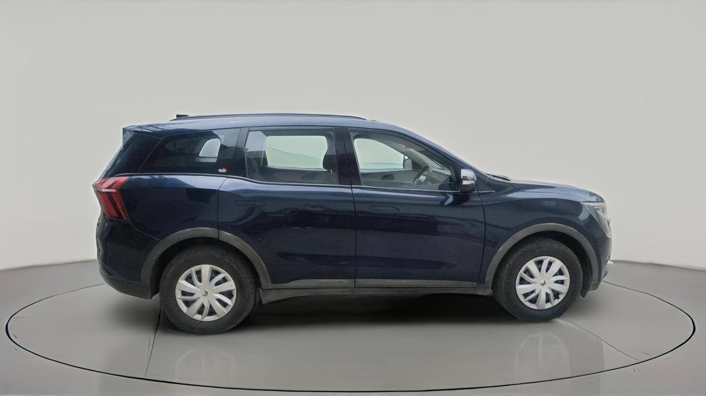 2022 Mahindra XUV700 AX 3 D MT 7 STR, Diesel, Manual, 99,042 km, exterior