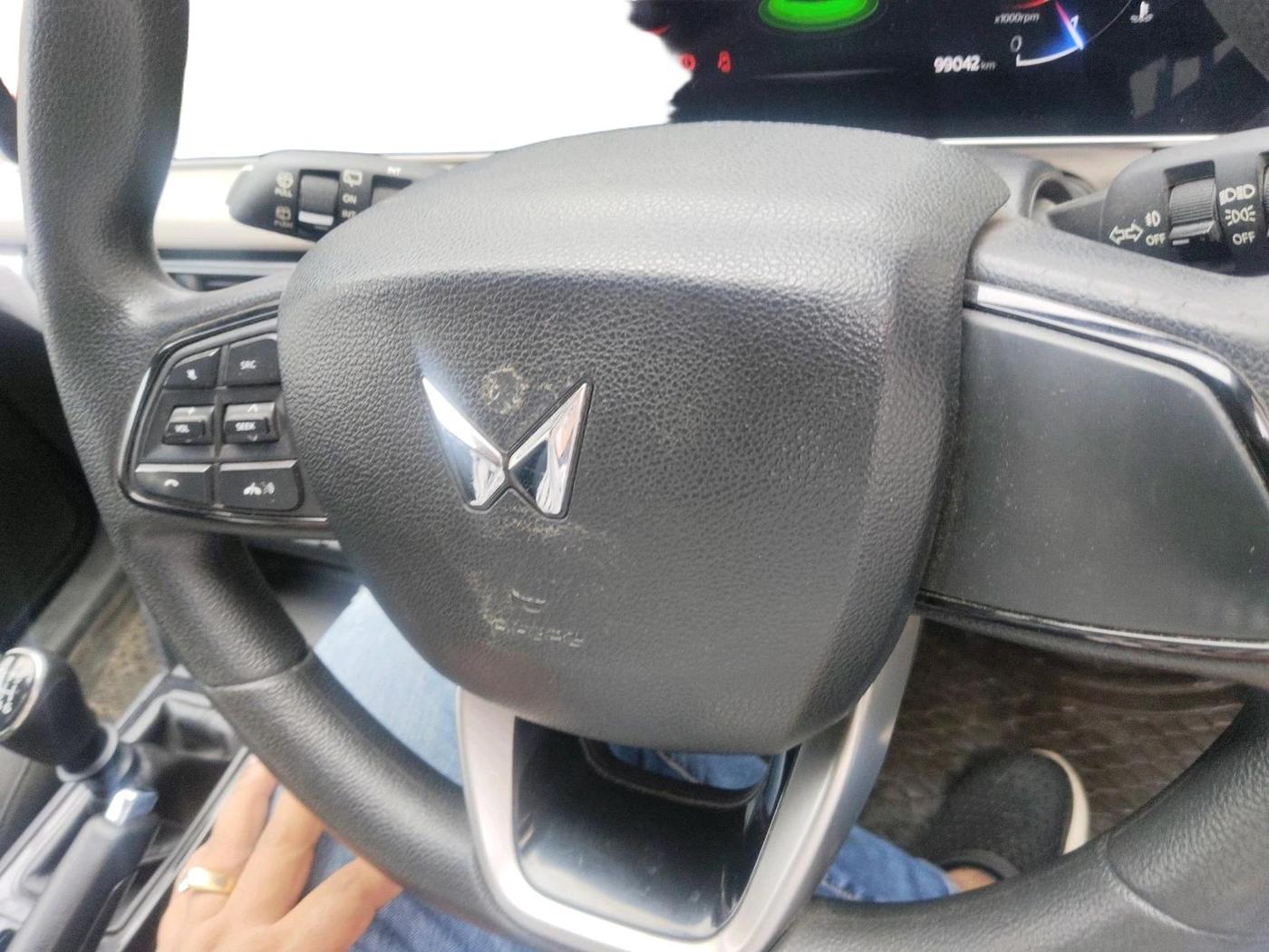 2022 Mahindra XUV700 AX 3 D MT 7 STR, Diesel, Manual, 99,042 km, interior