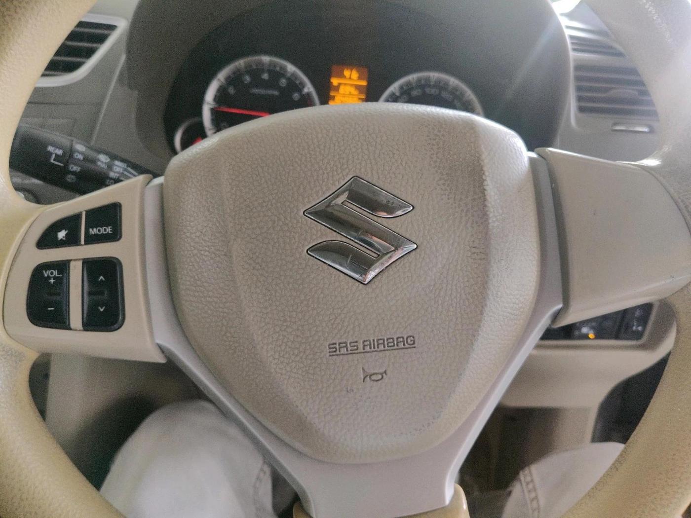 2013 Maruti Ertiga ZXI, CNG, Manual, 1,04,560 km, interior