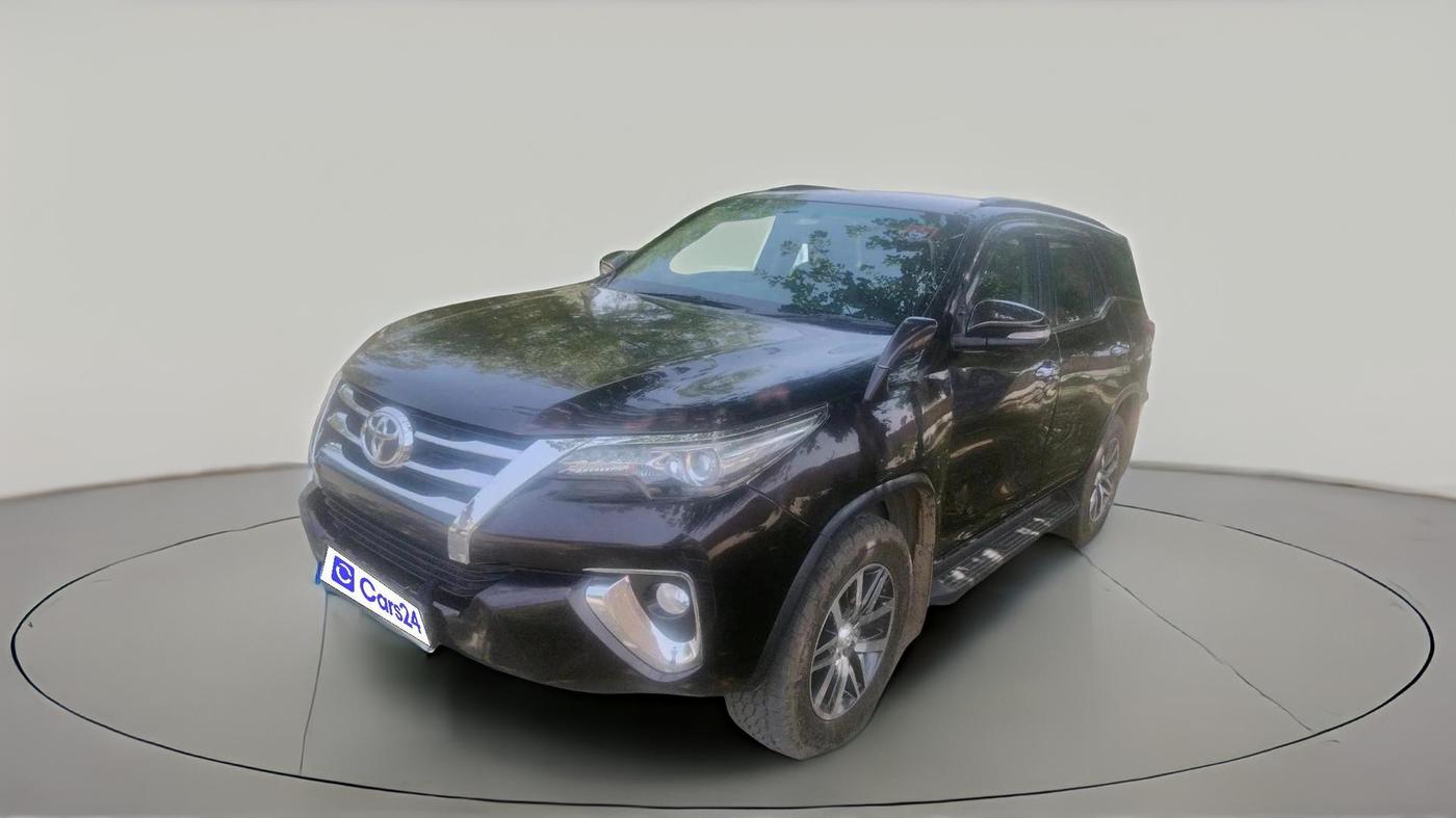 2017 Toyota Fortuner 2.8 4X2 AT, Diesel, Automatic, 2,94,108 km, exterior