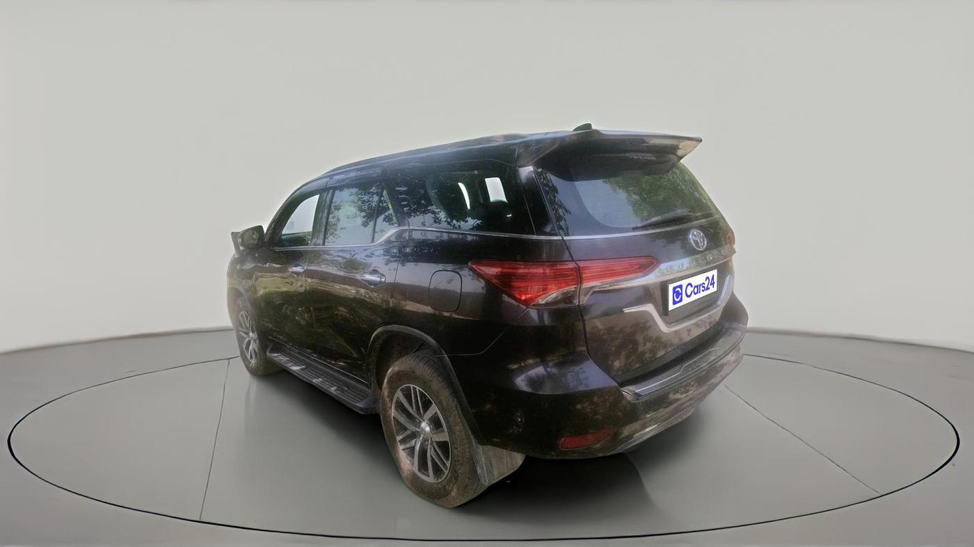 2017 Toyota Fortuner 2.8 4X2 AT, Diesel, Automatic, 2,94,108 km, exterior