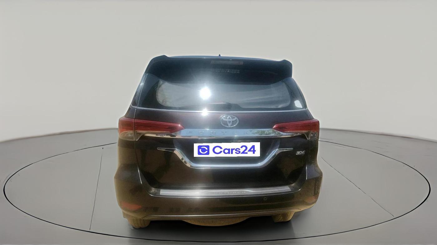 2017 Toyota Fortuner 2.8 4X2 AT, Diesel, Automatic, 2,94,108 km, exterior