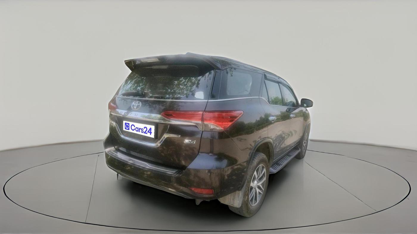 2017 Toyota Fortuner 2.8 4X2 AT, Diesel, Automatic, 2,94,108 km, exterior