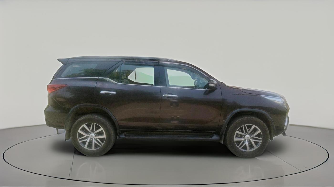 2017 Toyota Fortuner 2.8 4X2 AT, Diesel, Automatic, 2,94,108 km, exterior