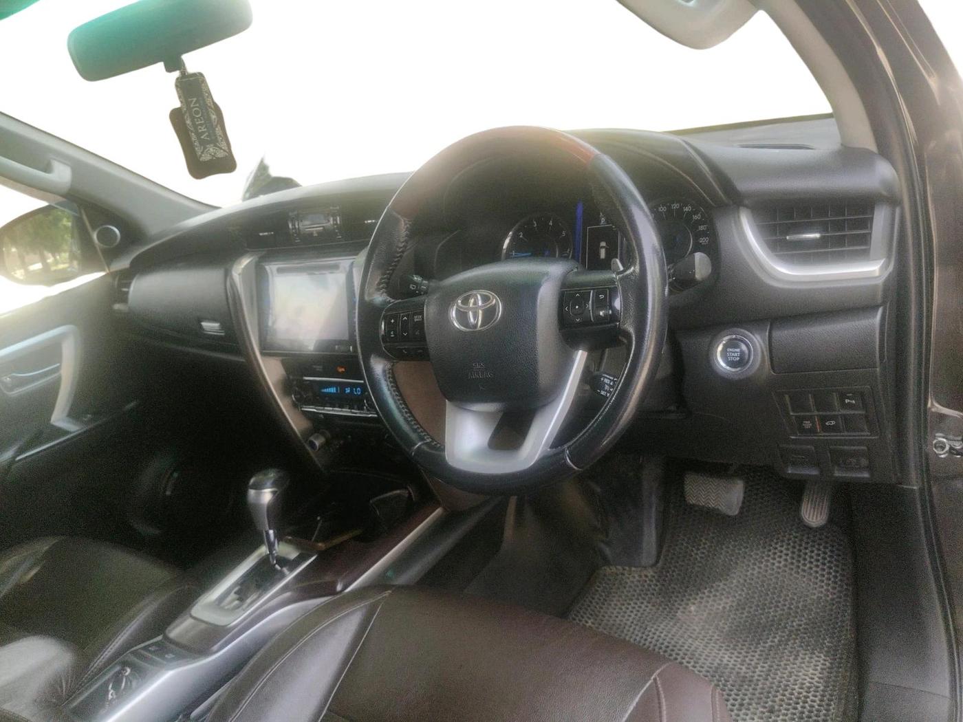 2017 Toyota Fortuner 2.8 4X2 AT, Diesel, Automatic, 2,94,108 km, interior