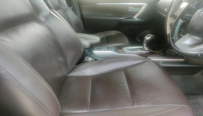 2017 Toyota Fortuner 2.8 4X2 AT, Diesel, Automatic, 2,94,108 km, interior