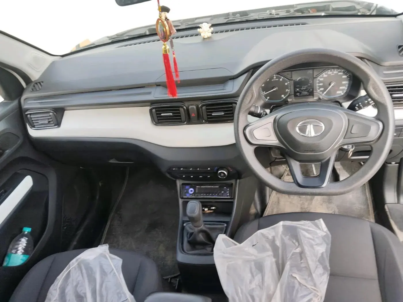 2023 Tata PUNCH PURE MT, Petrol, Manual, 24,100 km, interior