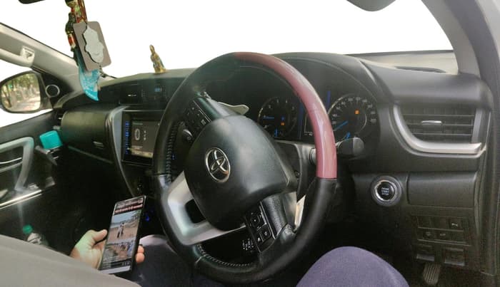 2017 Toyota Fortuner 2.8 4X2 AT, Diesel, Automatic, 4,21,100 km, interior
