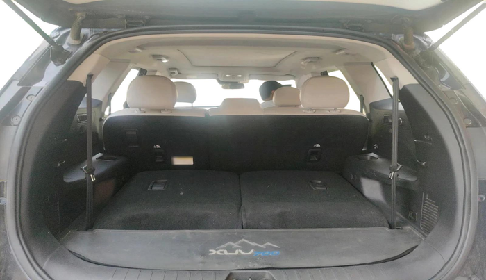 2022 Mahindra XUV700 AX 7 D AT 7 STR, Diesel, Automatic, 79,410 km, exterior