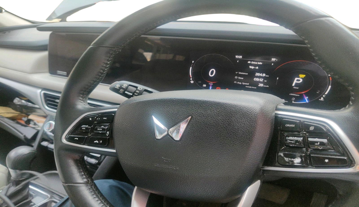 2022 Mahindra XUV700 AX 7 D AT 7 STR, Diesel, Automatic, 79,410 km, interior