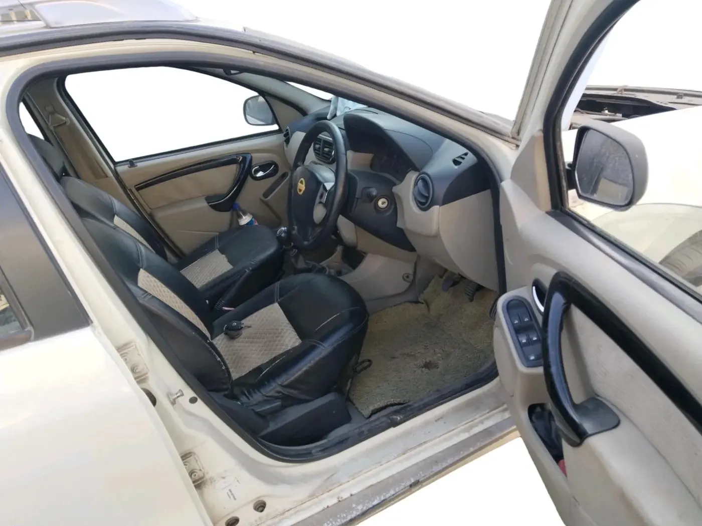 2014 Nissan Terrano XV D THP 110 PS, Diesel, Manual, 2,84,629 km, interior