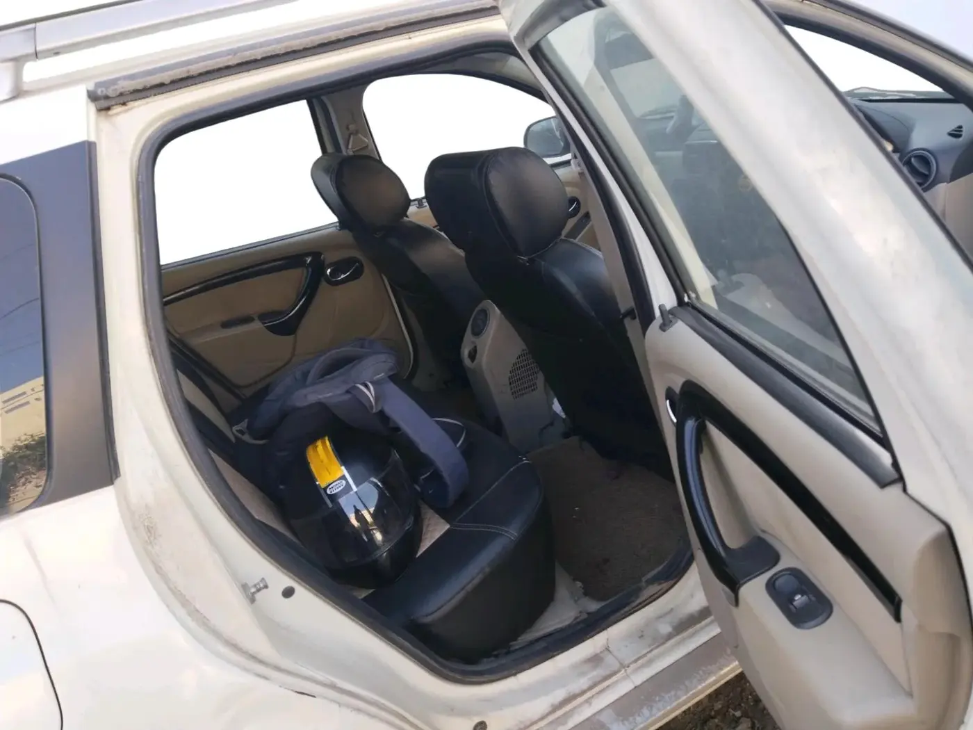 2014 Nissan Terrano XV D THP 110 PS, Diesel, Manual, 2,84,629 km, interior