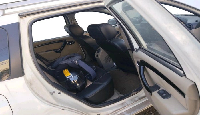 2014 Nissan Terrano XV D THP 110 PS, Diesel, Manual, 2,84,629 km, interior