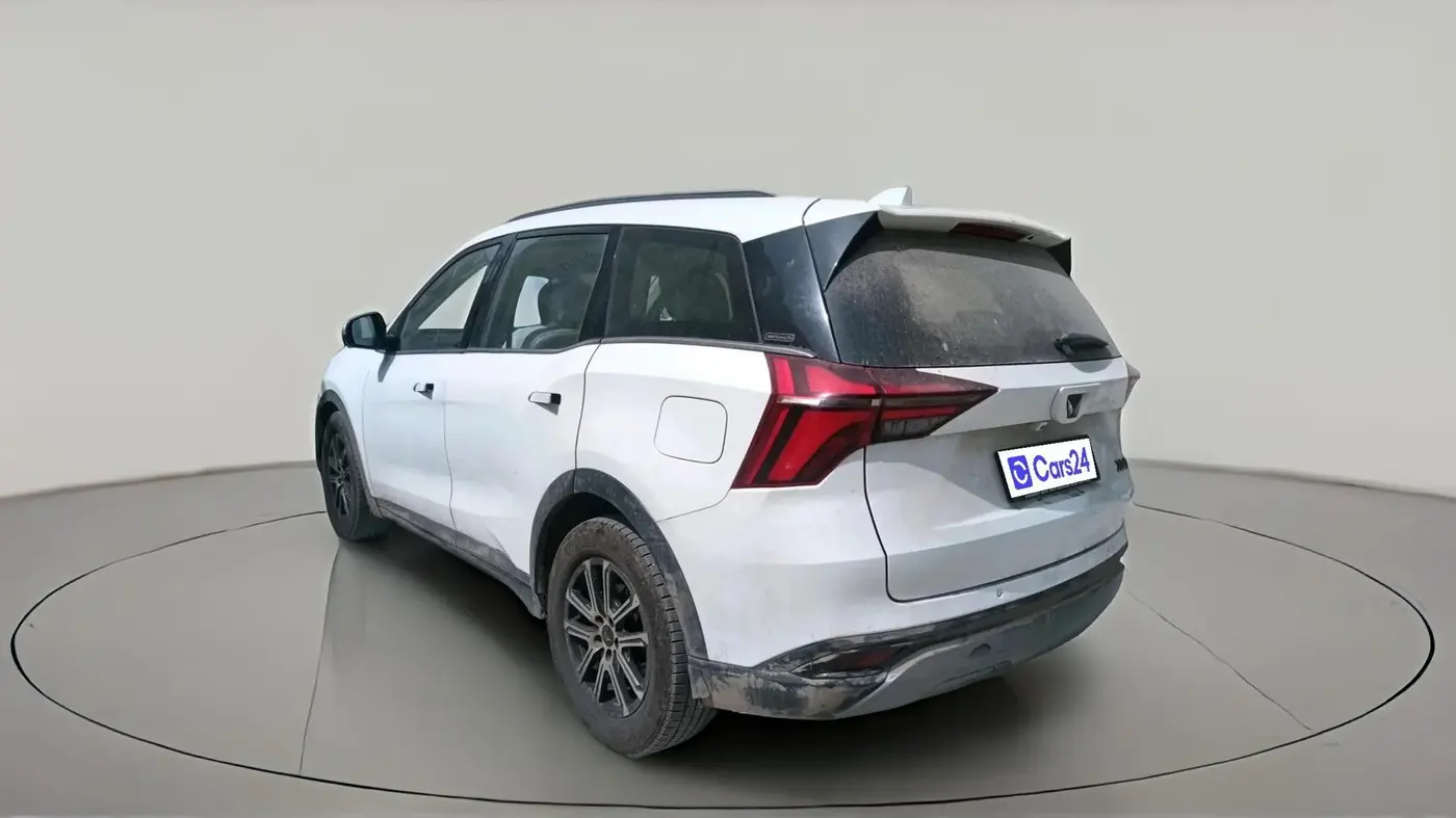 2022 Mahindra XUV700 AX 7 LUXURY D AT 7 STR, Diesel, Automatic, 1,34,500 km, exterior