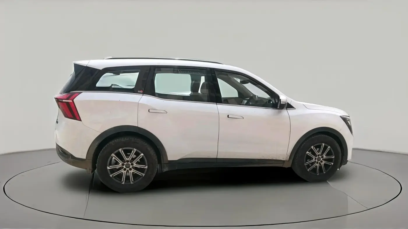 2022 Mahindra XUV700 AX 7 LUXURY D AT 7 STR, Diesel, Automatic, 1,34,500 km, exterior