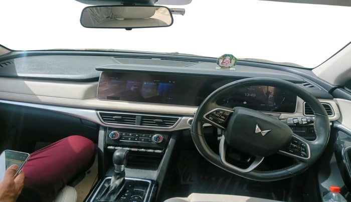 2022 Mahindra XUV700 AX 7 LUXURY D AT 7 STR, Diesel, Automatic, 1,33,174 km, interior