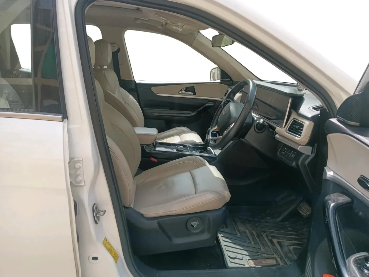2022 Mahindra XUV700 AX 7 LUXURY D AT 7 STR, Diesel, Automatic, 1,34,500 km, interior