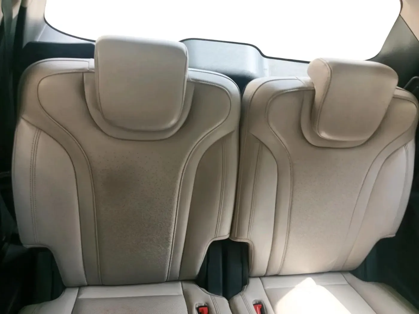 2022 Mahindra XUV700 AX 7 LUXURY D AT 7 STR, Diesel, Automatic, 1,34,500 km, interior
