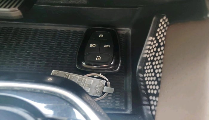 2019 Tata Harrier XZ 2.0L, Diesel, Manual, 98,098 km, interior