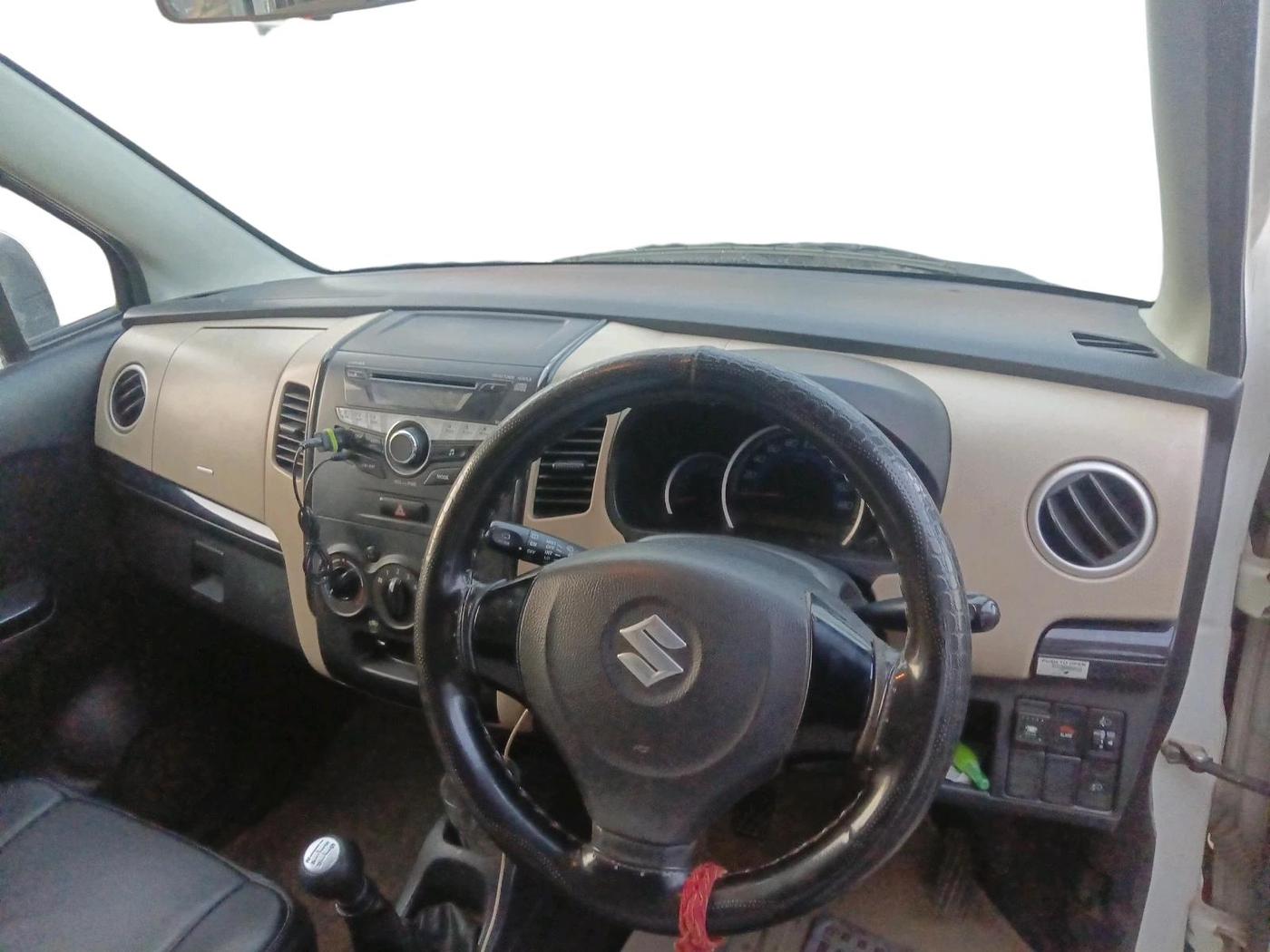 2017 Maruti Wagon R 1.0 VXI, CNG, Manual, 1,06,839 km, interior