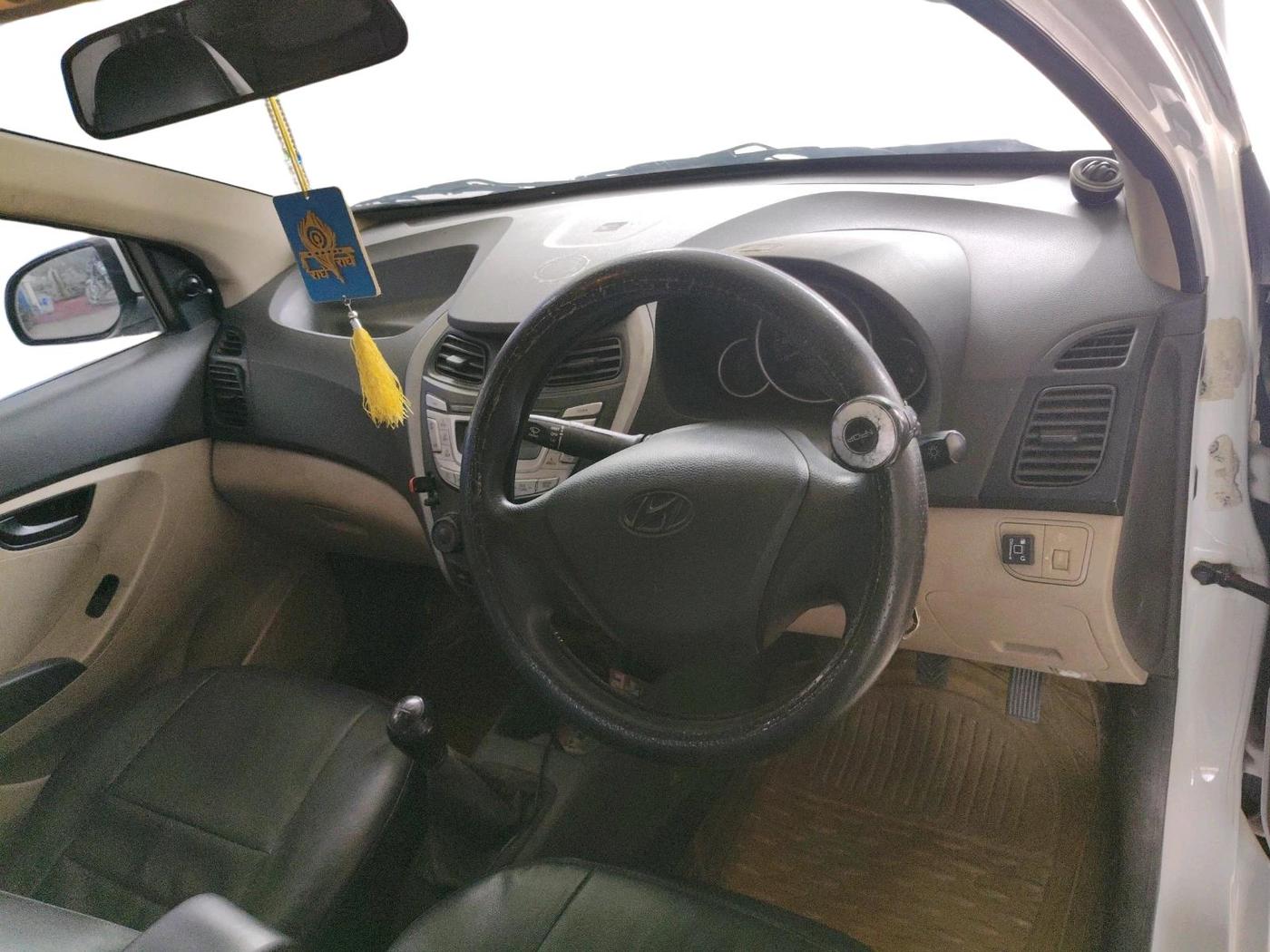 2015 Hyundai Eon 1.0 MAGNA +, CNG, Manual, 95,351 km, interior