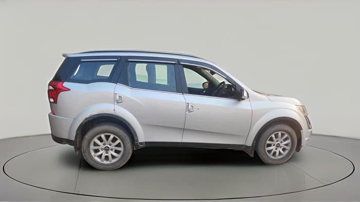 2018 Mahindra XUV500 W9, Diesel, Manual, 2,35,328 km, exterior