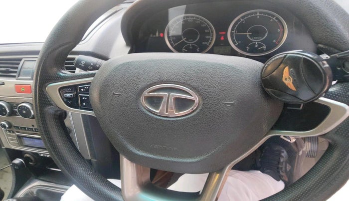 2015 Tata Safari Storme 2.2 VX 4X2, Diesel, Manual, 1,75,361 km, interior
